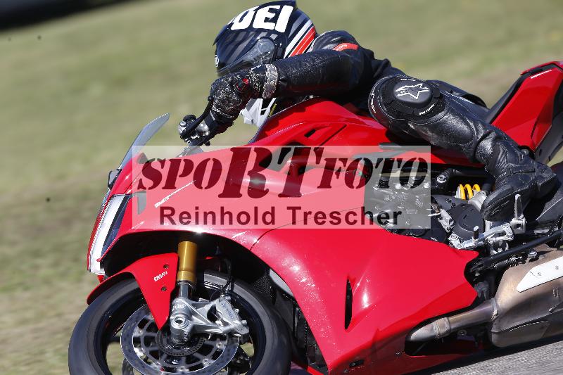 /Archiv-2025/49 26.08.2025 Cornu Master School ADR/blau-bleu/28